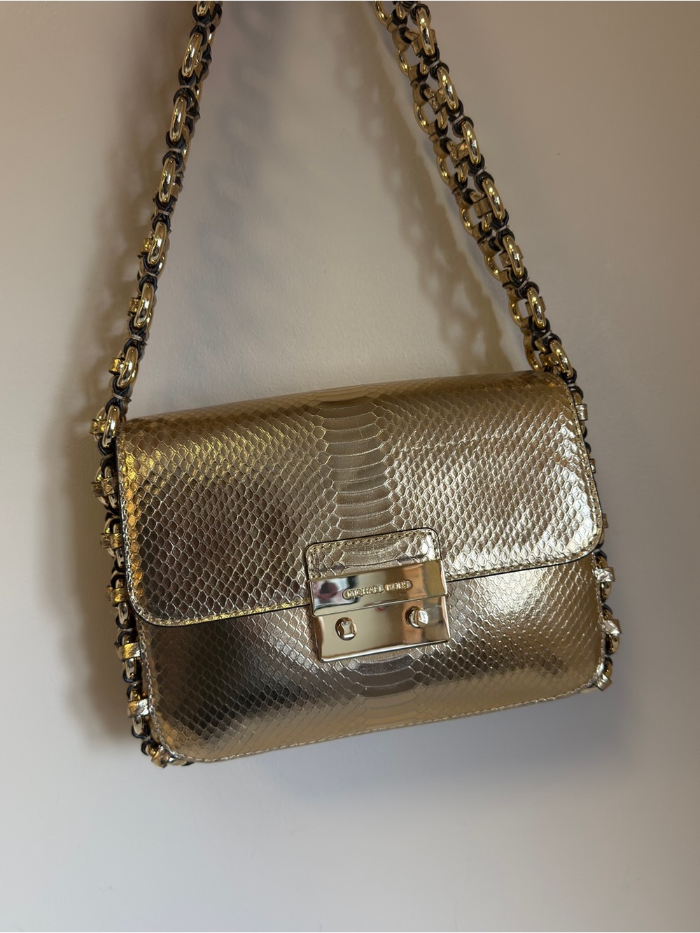 Michael Kors PIPER LG SHLDR FLAP EMBOSSED LEATHER - Picture 15 of 15